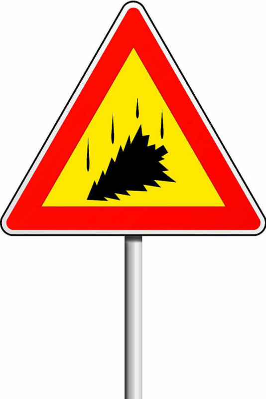 Verkehrschild auf dem ein Tannenbaum rausgeworfen wird